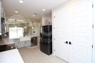 18030 W Jones Ave in Goodyear, AZ - Building Photo - Building Photo