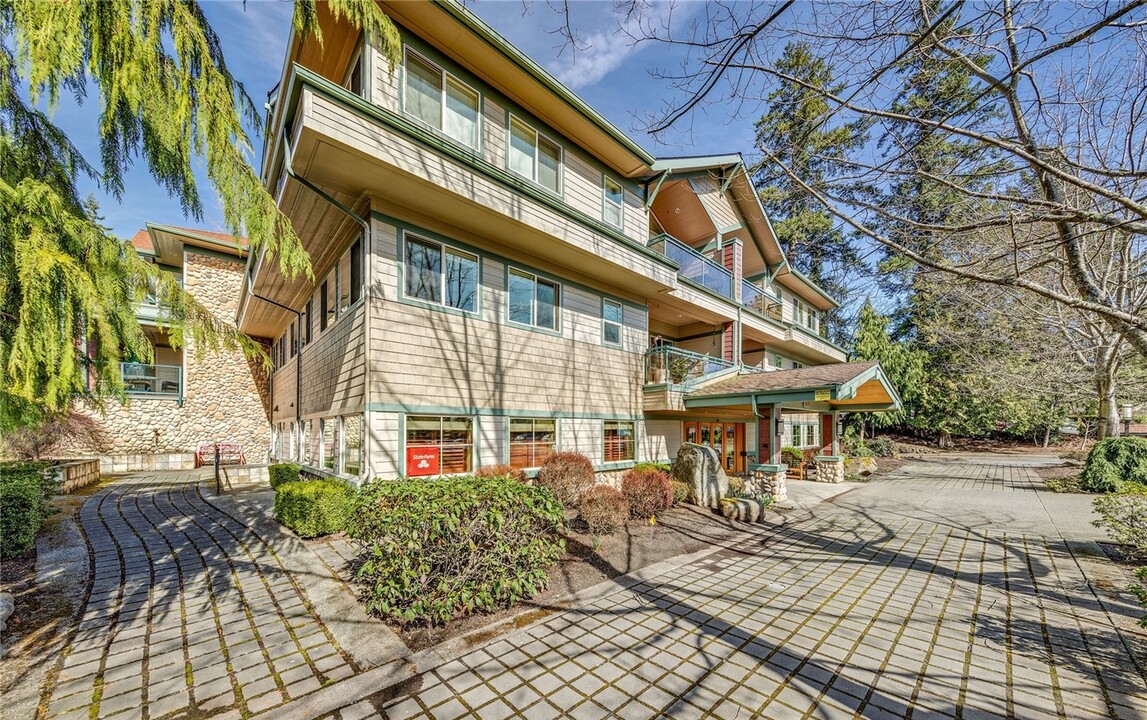 360 Knechtel Way NE in Bainbridge Island, WA - Foto de edificio