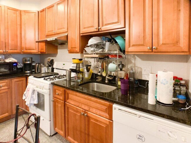 127 Cedar St, Unit 3 in Boston, MA - Foto de edificio - Building Photo
