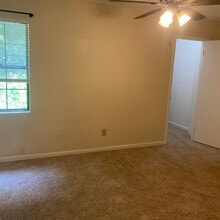 6408 Baker Ct in Peachtree Corners, GA - Foto de edificio - Building Photo