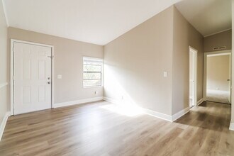 490 Stremma Rd in Largo, FL - Building Photo - Building Photo