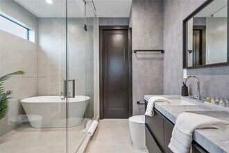 76 NW 44th St in Miami, FL - Building Photo - Building Photo