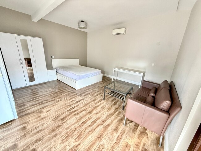 1535 Livonia Ave, Unit 0 in Los Angeles, CA - Building Photo - Building Photo