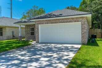 1404 Hickory St in Niceville, FL - Building Photo - Building Photo