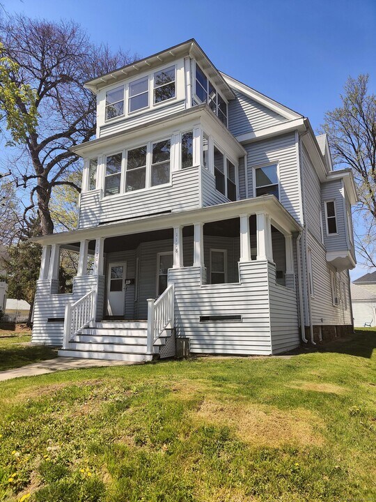 1118 Boulevard in West Hartford, CT - Foto de edificio
