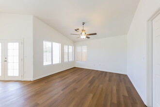 1405 E Cathedral Rock Dr in Phoenix, AZ - Building Photo - Building Photo