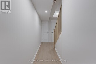 73 Gemini Dr in Barrie, ON - Building Photo - Building Photo