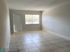 853 SE 4th Ct in Deerfield Beach, FL - Building Photo - Building Photo
