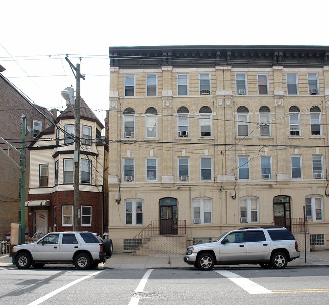 1312 Palisade Ave in Union City, NJ - Building Photo - Building Photo