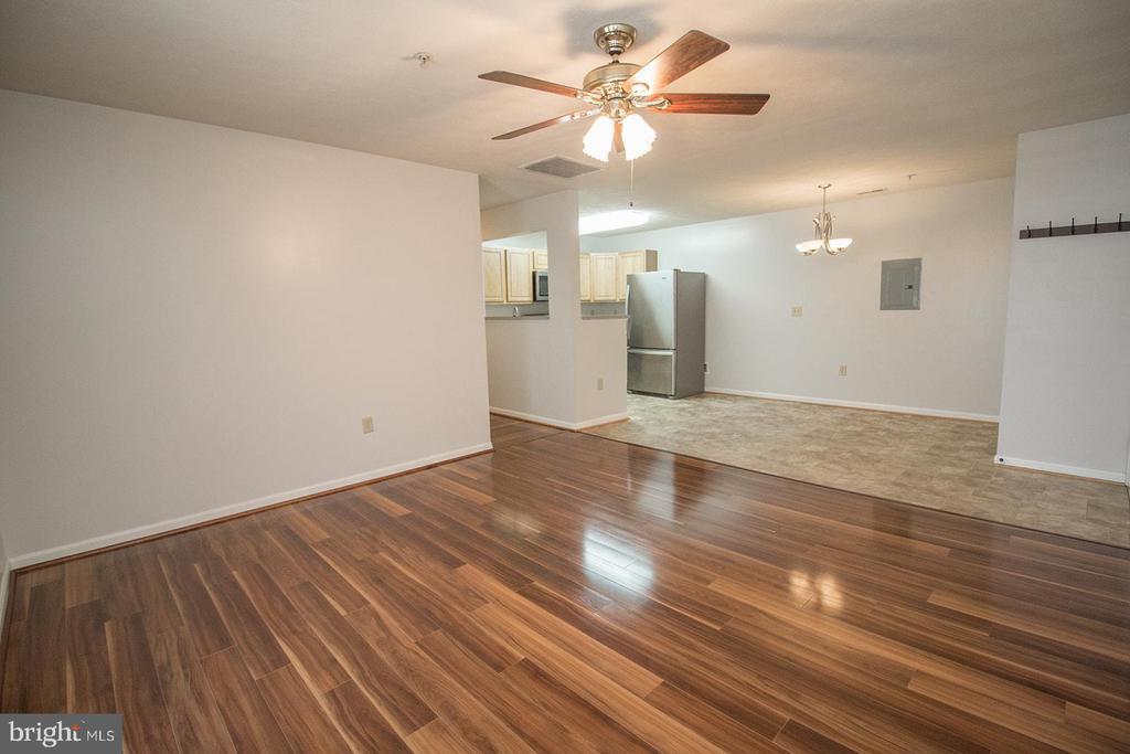 45522 Westmeath Way in California, MD - Foto de edificio