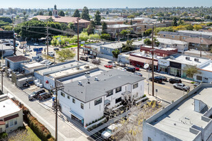 8960 Hargis St in Los Angeles, CA - Foto de edificio - Building Photo