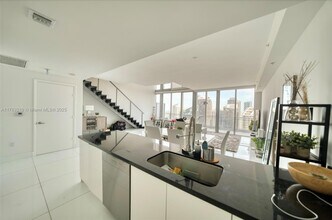 92 SW 3rd St, Unit 5203 in Miami, FL - Building Photo - Building Photo