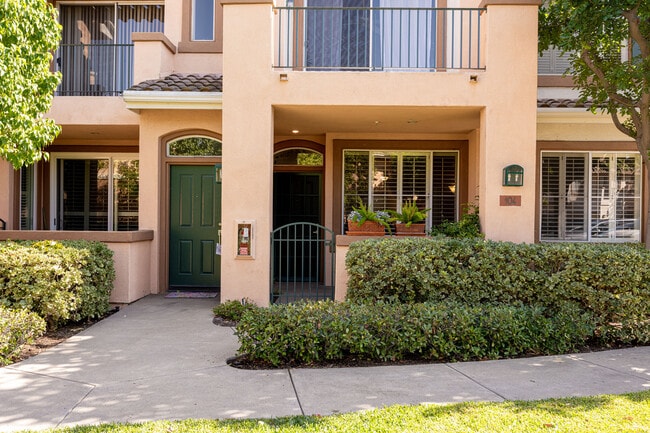 104 Tropea Aisle, Unit 104 in Irvine, CA - Building Photo - Building Photo