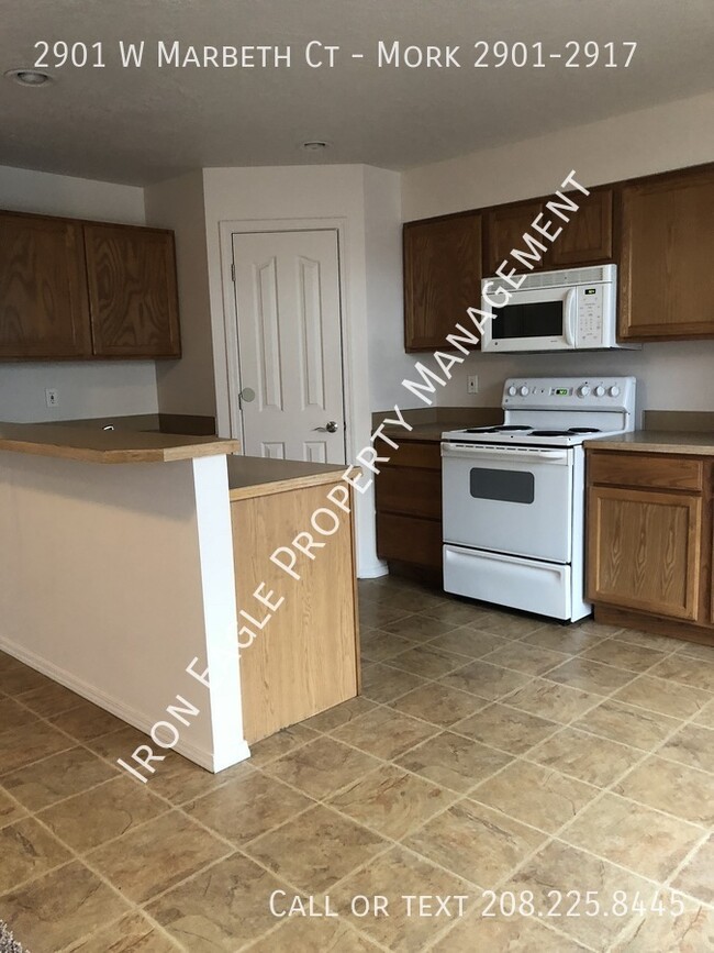 2901 W Marbeth Ct-Unit -Mork 2901-2917 in Meridian, ID - Building Photo - Building Photo