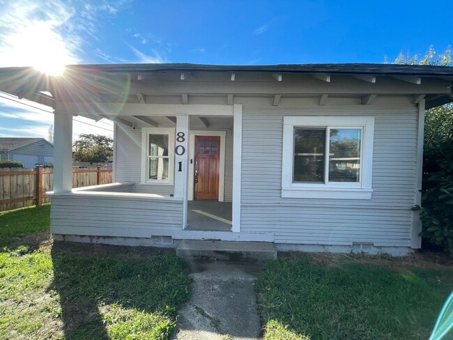 801 Oak St in Medford, OR - Building Photo - Building Photo
