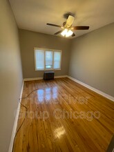 9006 S Escanaba Ave in Chicago, IL - Building Photo - Building Photo