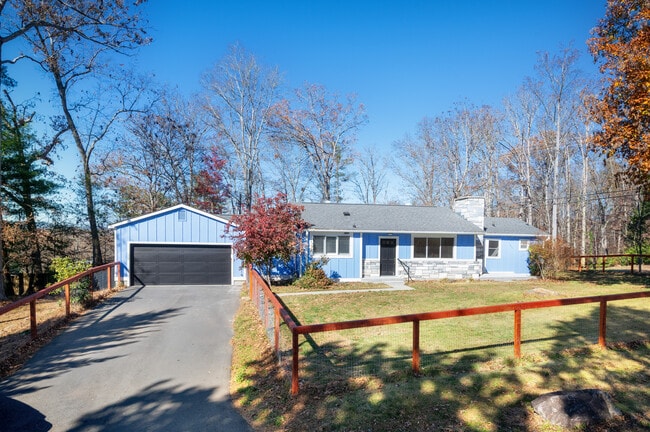 23 Salem Rd in Weaverville, NC - Foto de edificio - Building Photo
