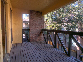 806 W 24th St, Unit 311 in Austin, TX - Foto de edificio - Building Photo