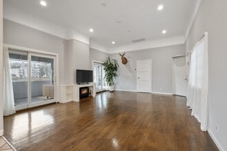 2065 Ivar Ave, Unit 2065 in Los Angeles, CA - Foto de edificio - Building Photo