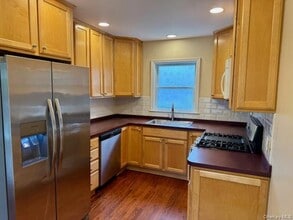 29 1/2 Woolsey Ave in Glen Cove, NY - Building Photo - Building Photo