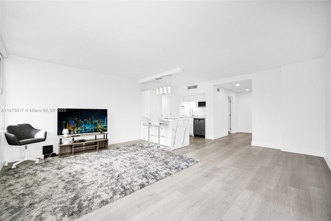 1000 West Ave in Miami Beach, FL - Building Photo - Building Photo