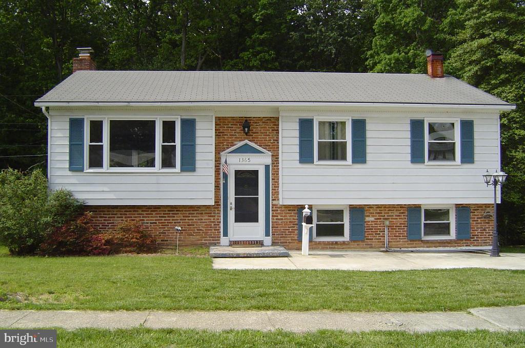 1365 Rosanna Dr in Odenton, MD - Building Photo