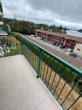 1602 Naval Ave, Unit 31 in Bremerton, WA - Foto de edificio - Building Photo