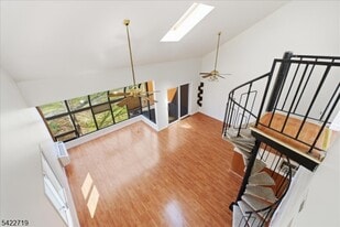 8 Augusta Dr in Vernon, NJ - Building Photo