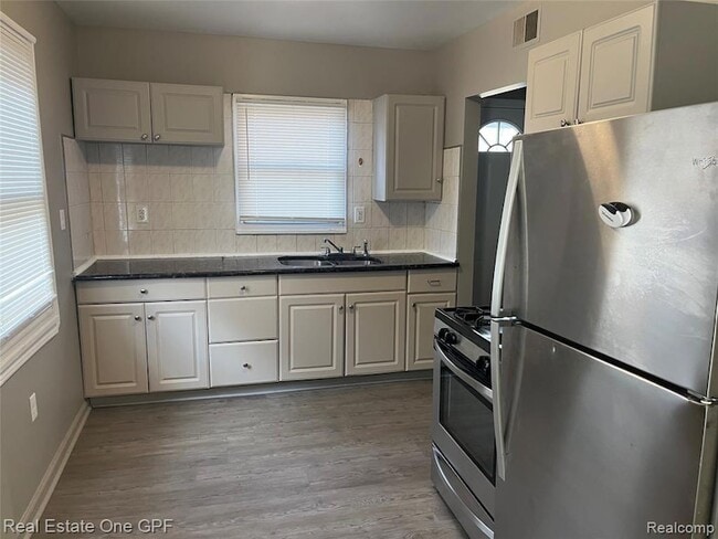 21431 La Salle Blvd in Warren, MI - Building Photo - Building Photo