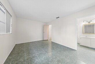 2638 Gately Dr E in West Palm Beach, FL - Building Photo - Building Photo