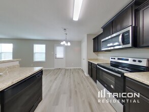 3835 Southton Vw in San Antonio, TX - Building Photo - Building Photo