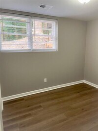 2893 White Oak Dr photo'