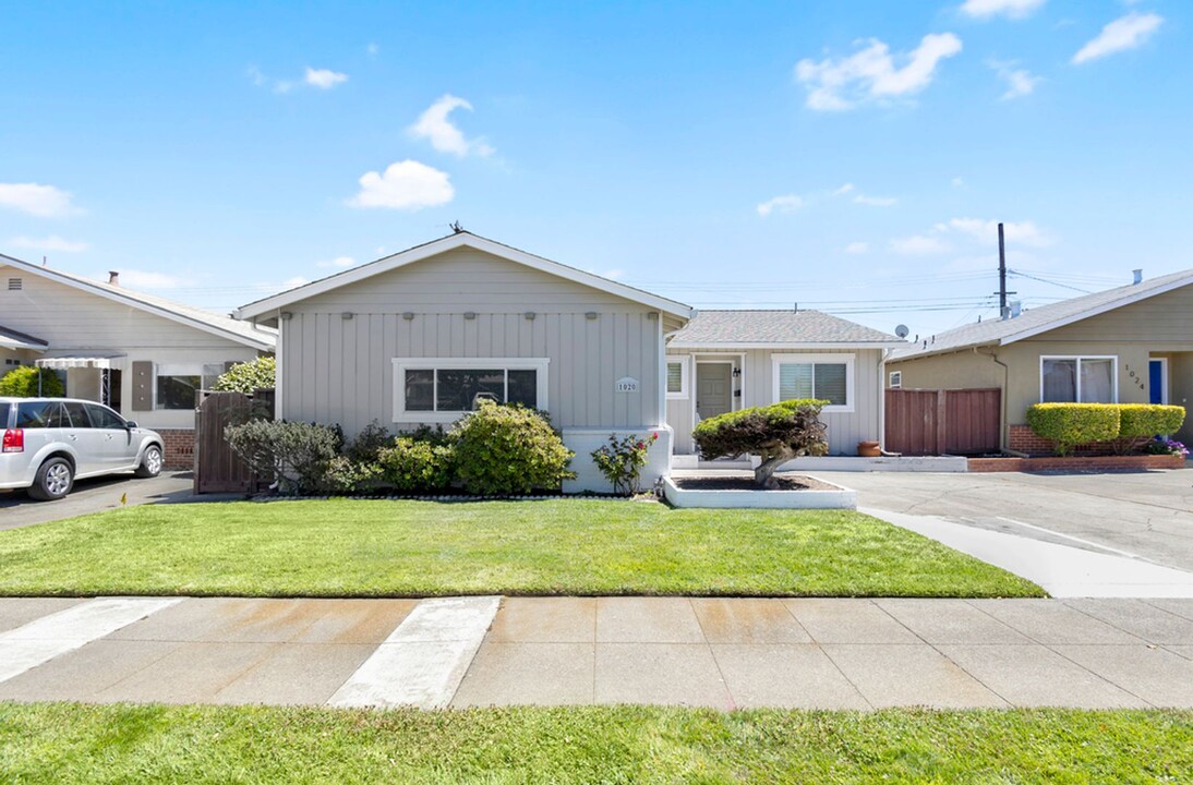 1020 Azalea Dr in Alameda, CA - Building Photo