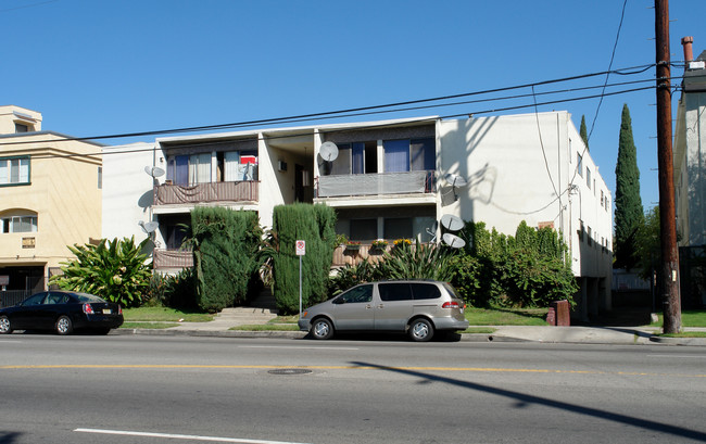 13031 Oxnard St in Van Nuys, CA - Building Photo - Building Photo