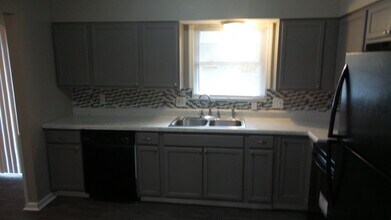 9418 82nd St in Raytown, MO - Building Photo - Building Photo