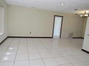 7913 Ramona St in Miramar, FL - Building Photo - Building Photo