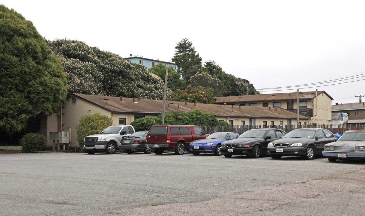 203 Laurel St in Santa Cruz, CA - Foto de edificio