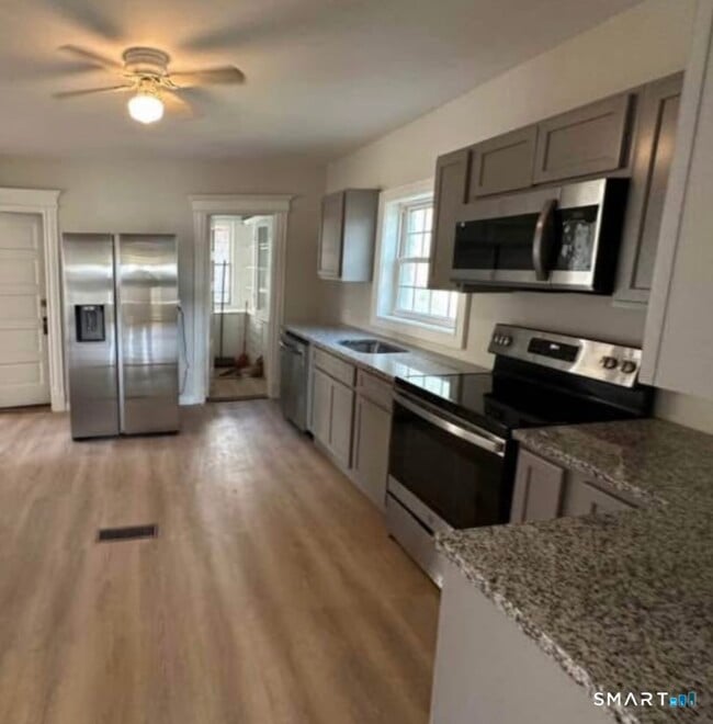 151 Sunnyside Ave in Watertown, CT - Building Photo - Building Photo