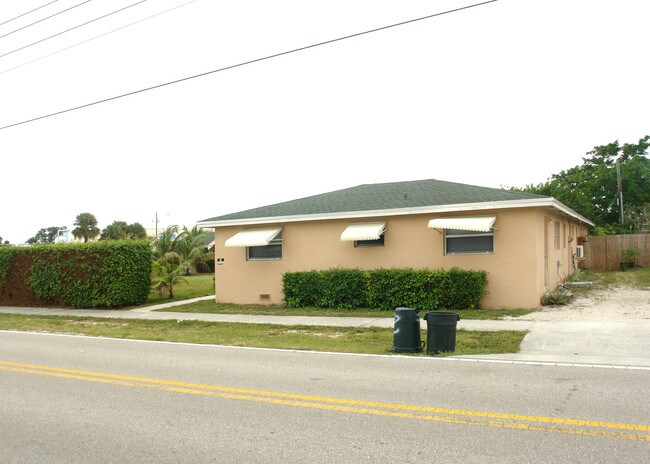 Lantana Palms Apartments in Lantana, FL - Building Photo - Building Photo