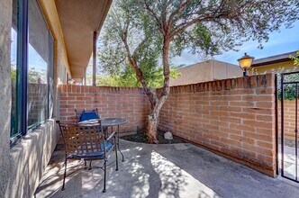 Riverside Suites in Tucson, AZ - Building Photo - Interior Photo