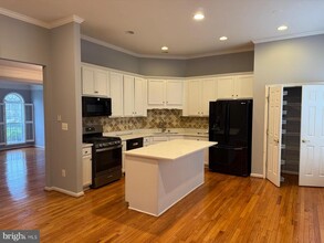 24598 Siltstone Square in Stone Ridge, VA - Foto de edificio - Building Photo