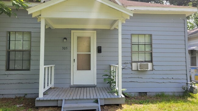 property at 305 W Forest St