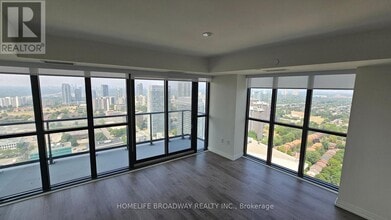 325 Yorkland Blvd in Toronto, ON - Building Photo - Building Photo