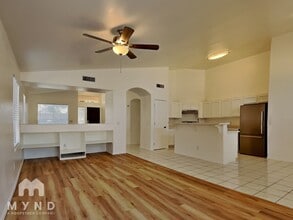 4708 N 89th Dr in Phoenix, AZ - Foto de edificio - Building Photo