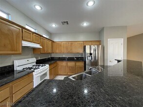 11144 River Hills Ln in Las Vegas, NV - Building Photo - Building Photo