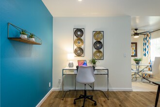 3561 Farm Hill Blvd in Redwood City, CA - Foto de edificio - Building Photo