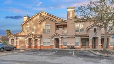 18023 Villa Creek Dr in Tampa, FL - Building Photo - Building Photo