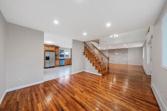 11 Frank St in Smithtown, NY - Building Photo - Building Photo