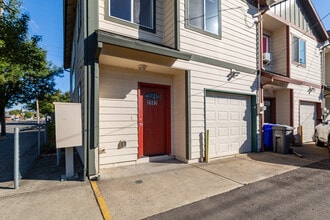 2982 SE 122nd Ave in Portland, OR - Building Photo - Building Photo