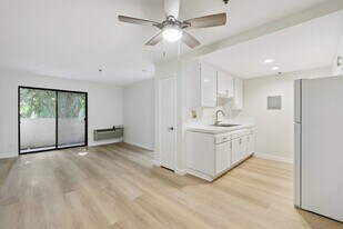 1850 Williams St in Simi Valley, CA - Building Photo